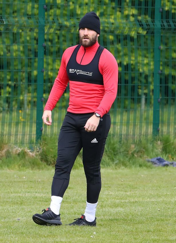 九游游戏旧版本-集结日浙江稠州调整名单以备欧联，止住颓势环节打磨，更衣室稳定，控场能力受关注(贾乃亮颓势尽显)